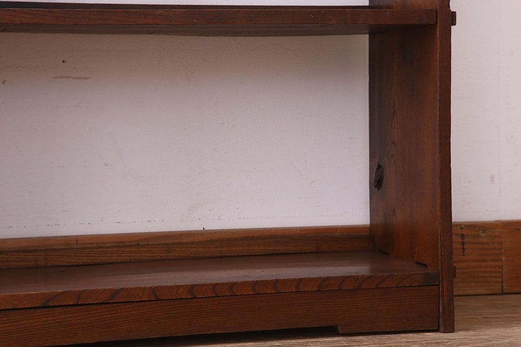 レトロ家具　栓材製　古い木のレトロな楔(くさび)式本棚(ディスプレイラック)