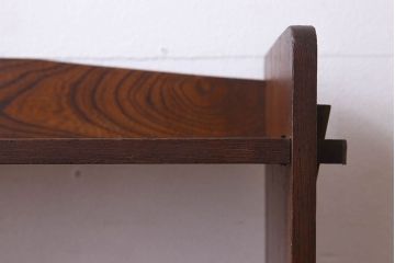 アンティーク家具　アンティーク　背の低い楔(くさび)式本棚(飾り棚・ディスプレイラック)(2)