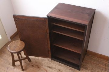 アンティーク家具　前面欅玉杢材　古い木製の小ぶりな時代戸棚