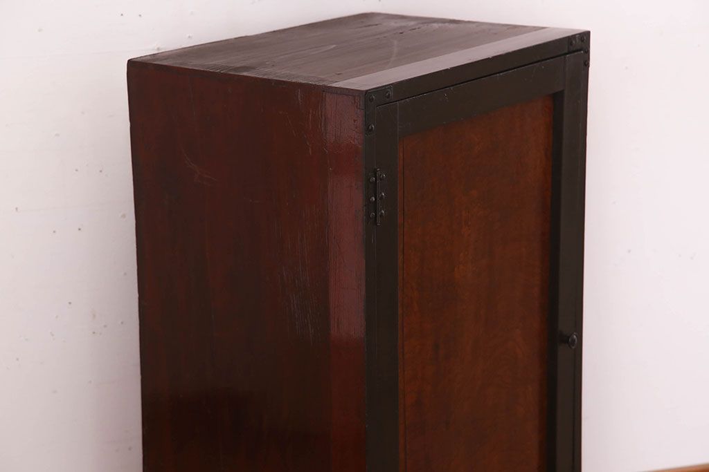 アンティーク家具　前面欅玉杢材　古い木製の小ぶりな時代戸棚