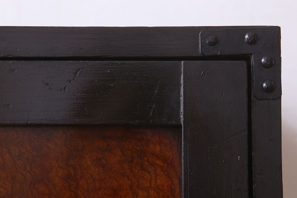 アンティーク家具　前面欅玉杢材　古い木製の小ぶりな時代戸棚