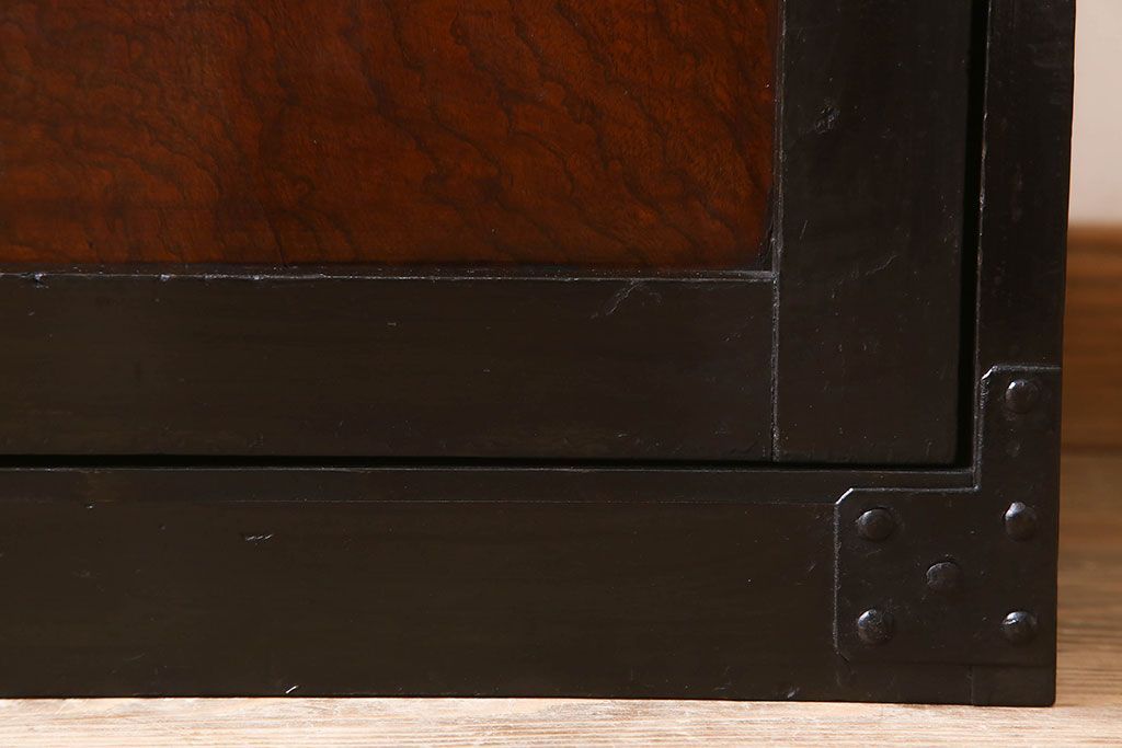 アンティーク家具　前面欅玉杢材　古い木製の小ぶりな時代戸棚