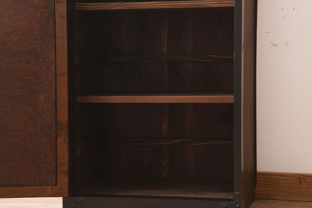 アンティーク家具　前面欅玉杢材　古い木製の小ぶりな時代戸棚