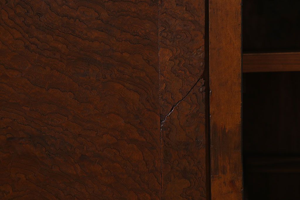 アンティーク家具　前面欅玉杢材　古い木製の小ぶりな時代戸棚