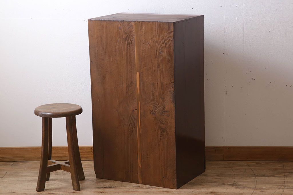 アンティーク家具　前面欅玉杢材　古い木製の小ぶりな時代戸棚