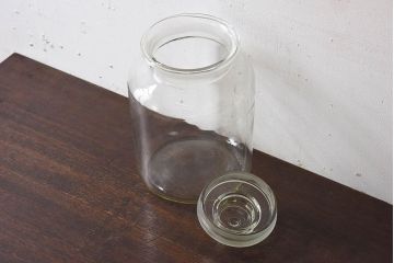 アンティーク雑貨　昭和レトロなガラス蓋のアンティークガラス瓶