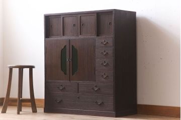 アンティーク家具　総桐材製　色ガラス入り!小ぶりなアンティーク収納棚