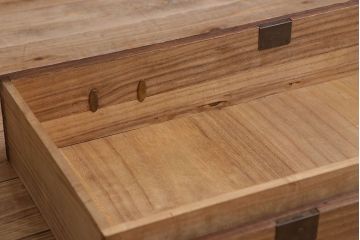 アンティーク家具　総桐材製　色ガラス入り!小ぶりなアンティーク収納棚