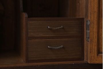 アンティーク家具　総桐材製　色ガラス入り!小ぶりなアンティーク収納棚