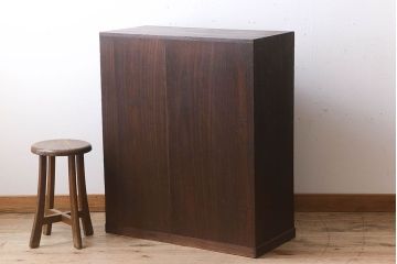 アンティーク家具　総桐材製　色ガラス入り!小ぶりなアンティーク収納棚