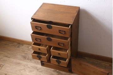 アンティーク家具　前面檜材　丸金具付き　和モダン　縦型のアンティーク帳場箪笥
