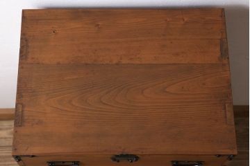 アンティーク家具　前面檜材　丸金具付き　和モダン　縦型のアンティーク帳場箪笥