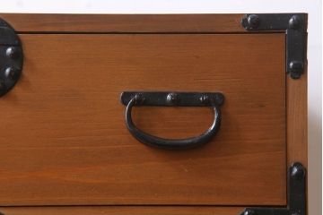 アンティーク家具　前面檜材　丸金具付き　和モダン　縦型のアンティーク帳場箪笥