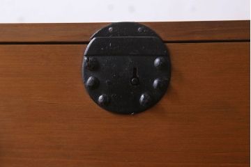 アンティーク家具　前面檜材　丸金具付き　和モダン　縦型のアンティーク帳場箪笥