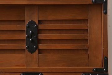 アンティーク家具　前面檜材　丸金具付き　和モダン　縦型のアンティーク帳場箪笥