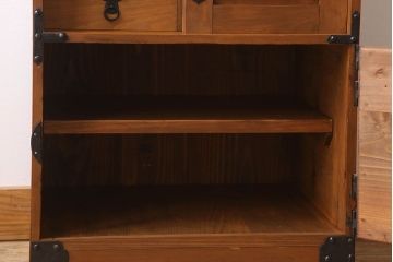 アンティーク家具　前面檜材　丸金具付き　和モダン　縦型のアンティーク帳場箪笥
