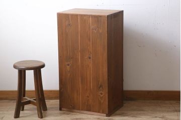 アンティーク家具　前面檜材　丸金具付き　和モダン　縦型のアンティーク帳場箪笥