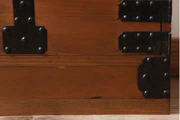 アンティーク家具　前面檜材　丸金具付き　和モダン　縦型のアンティーク帳場箪笥