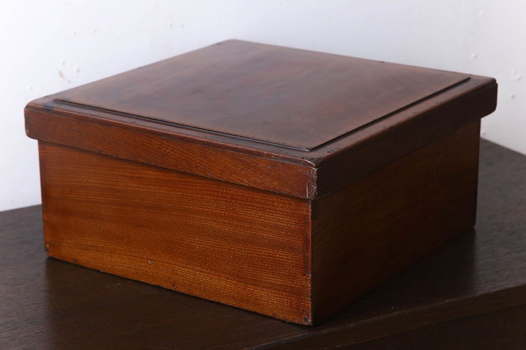 アンティーク雑貨　古民具・骨董　総欅材　漆塗り　アンティーク木箱