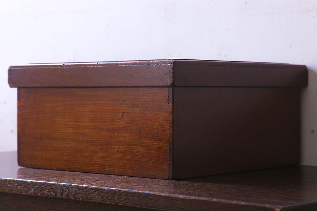 アンティーク雑貨　古民具・骨董　総欅材　漆塗り　アンティーク木箱