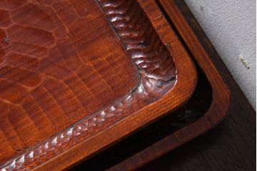 アンティーク雑貨　アンティーク　讃岐彫　古い松材の刳り貫き角盆2枚セット