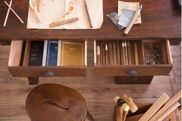 レトロ家具　両面使用可能!レトロな和製アンティークの大ぶりな片袖机(デスク)