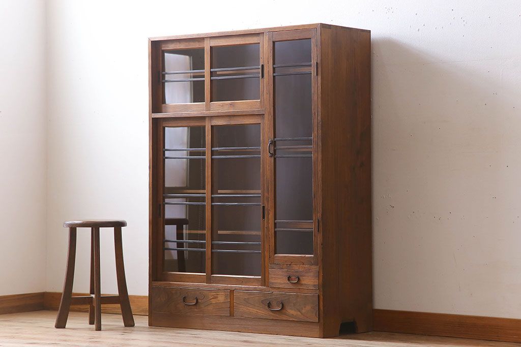 アンティーク家具　檜材　アンティーク　古い木味の大ぶりな収納棚