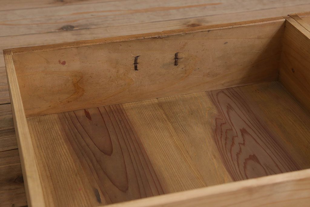 アンティーク家具　檜材　アンティーク　古い木味の大ぶりな収納棚