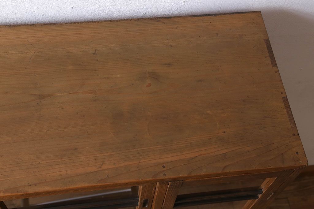 アンティーク家具　檜材　アンティーク　古い木味の大ぶりな収納棚