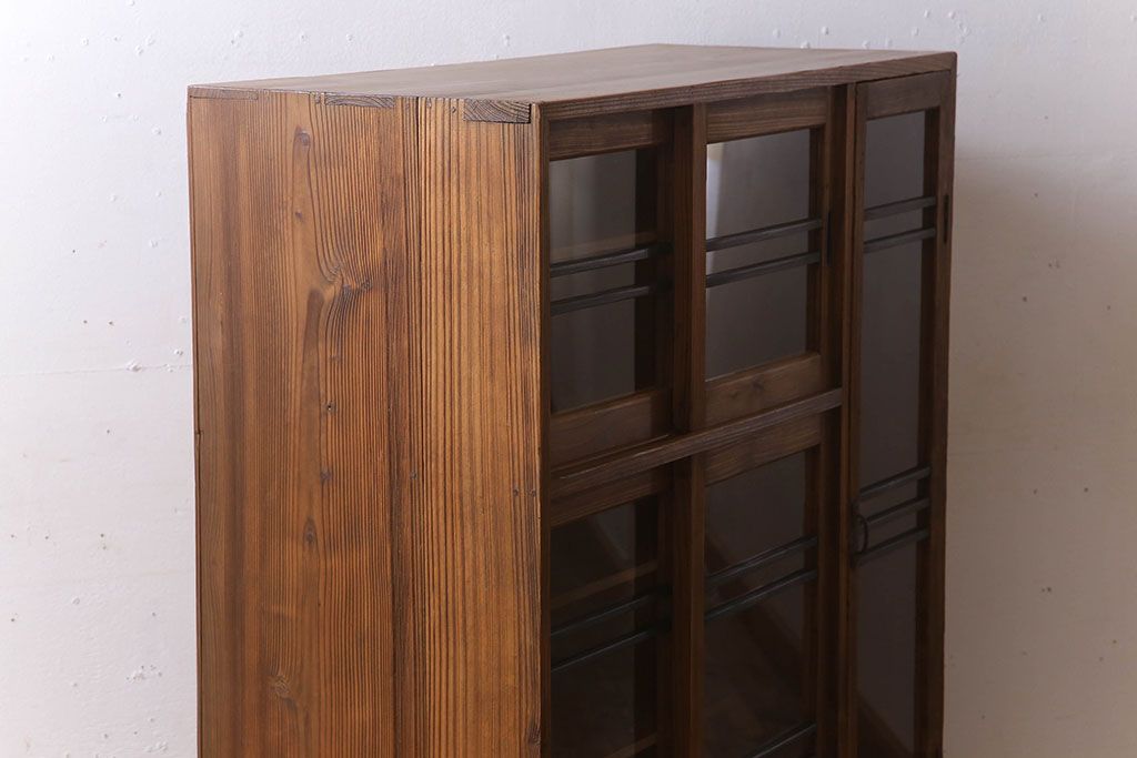 アンティーク家具　檜材　アンティーク　古い木味の大ぶりな収納棚