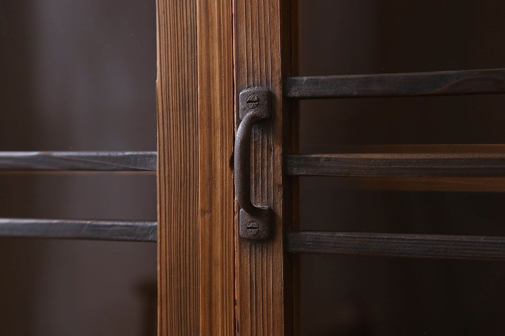 アンティーク家具　檜材　アンティーク　古い木味の大ぶりな収納棚