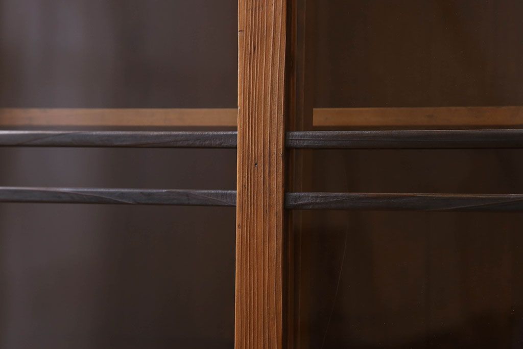 アンティーク家具　檜材　アンティーク　古い木味の大ぶりな収納棚