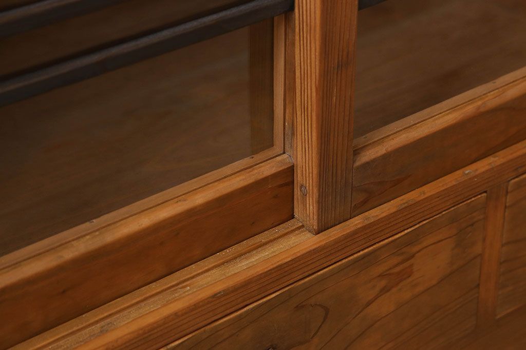 アンティーク家具　檜材　アンティーク　古い木味の大ぶりな収納棚