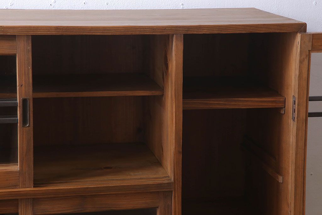 アンティーク家具　檜材　アンティーク　古い木味の大ぶりな収納棚