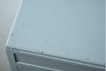 アンティーク家具　くすんだ水色ペイントの小さなアンティークライティングビューロー