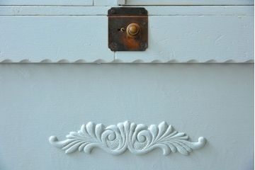 アンティーク家具　くすんだ水色ペイントの小さなアンティークライティングビューロー