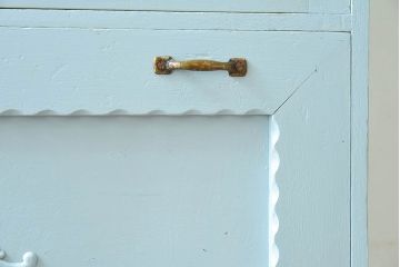 アンティーク家具　くすんだ水色ペイントの小さなアンティークライティングビューロー