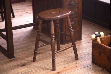 アンティーク家具　イギリスアンティークの上品な丸スツール(椅子、チェア)