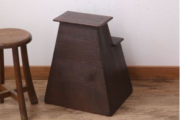 アンティーク雑貨　古民具・骨董　杉材製　古い木のアンティーク踏み台