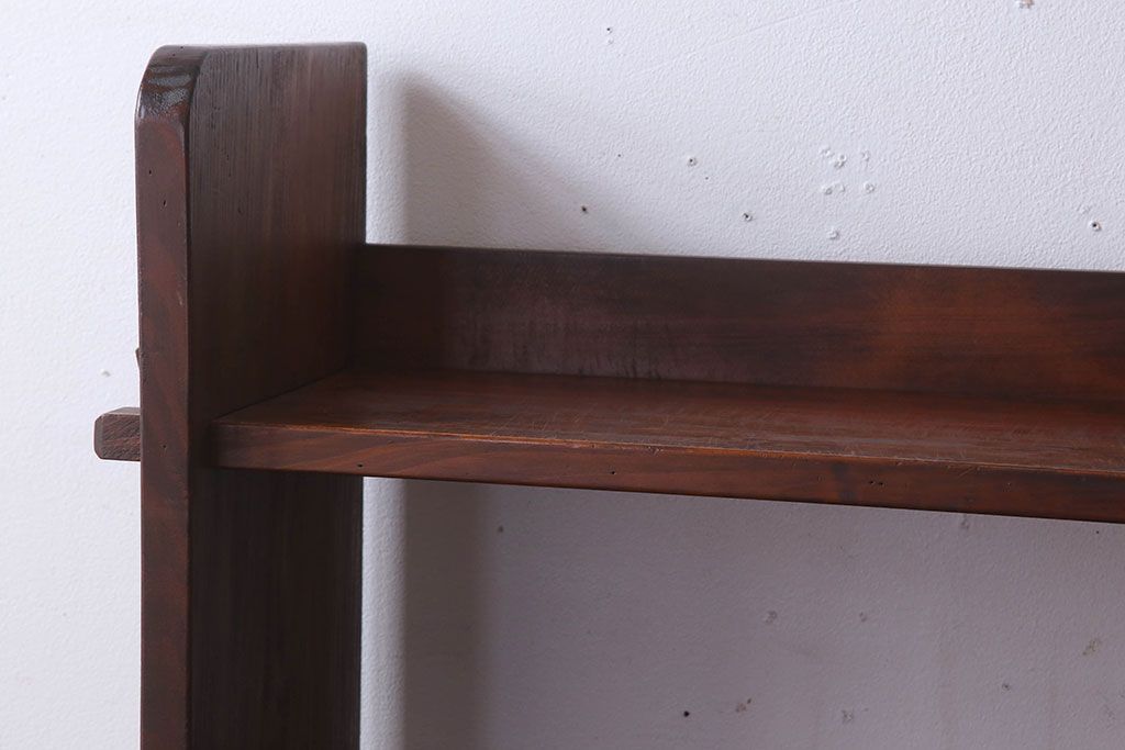 アンティーク家具　アンティーク　背の低い楔(くさび)式本棚(飾り棚・ディスプレイラック)(3)