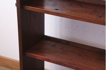 アンティーク家具　アンティーク　背の低い楔(くさび)式本棚(飾り棚・ディスプレイラック)(3)