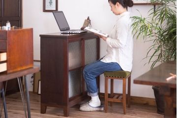 レトロ家具　脚付き　ダイヤガラス引き戸　昭和レトロな収納棚