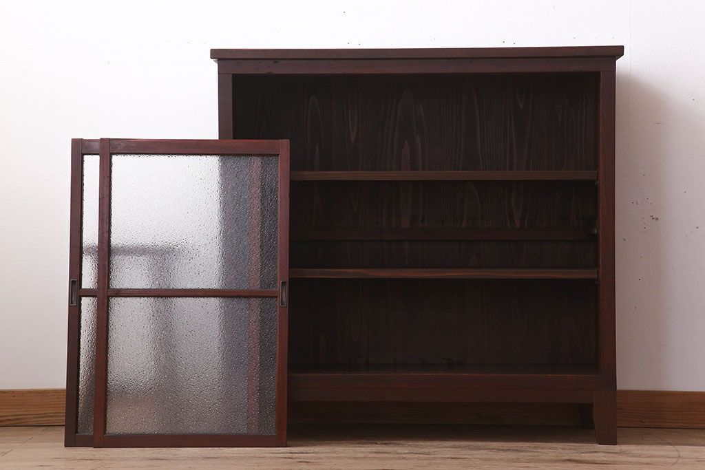 レトロ家具　脚付き　ダイヤガラス引き戸　昭和レトロな収納棚