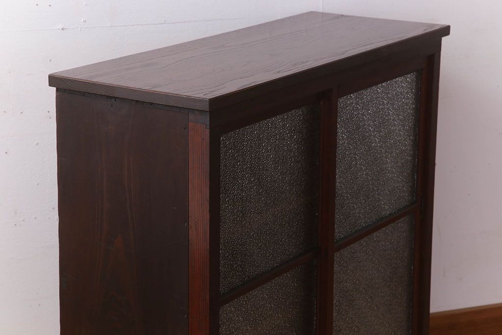 レトロ家具　脚付き　ダイヤガラス引き戸　昭和レトロな収納棚