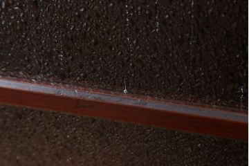 レトロ家具　脚付き　ダイヤガラス引き戸　昭和レトロな収納棚