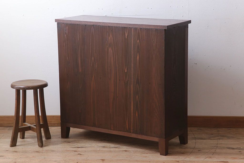 レトロ家具　脚付き　ダイヤガラス引き戸　昭和レトロな収納棚