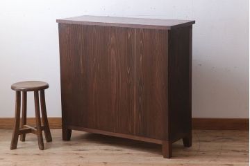 レトロ家具　脚付き　ダイヤガラス引き戸　昭和レトロな収納棚