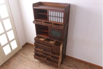 アンティーク家具　槐(エンジュ)材　和製アンティーク　色ガラス　高級品　脚付き　五段重ね収納棚