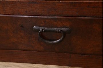 アンティーク家具　結霜ガラス入り!前面欅材の小ぶりなアンティーク収納棚