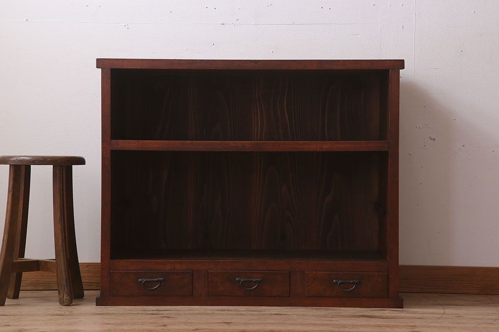 アンティーク家具　結霜ガラス入り!前面欅材の小ぶりなアンティーク収納棚